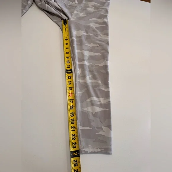 Athleta Elation 7/8 Tight Gray Camo Women's Size Large - Picture 12 of 12